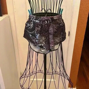 Lululemon Hotty Hot Shorts-Sz 6